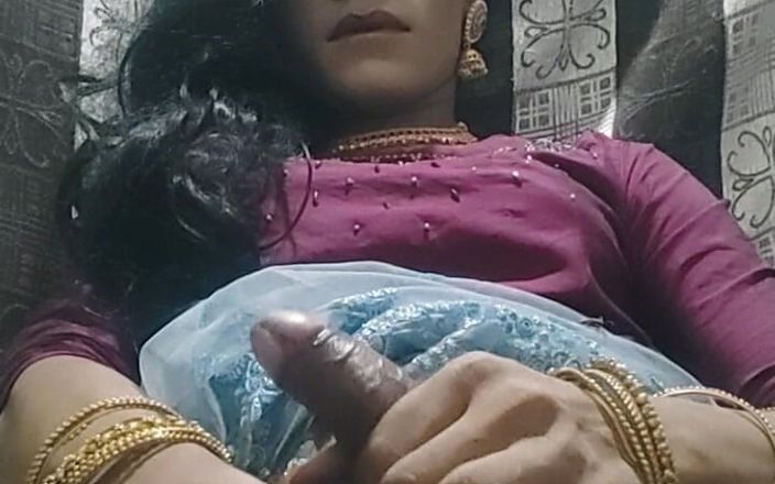 Keerthanakeerthi95: 印度娘娘腔丝袜和射精在传统的 lehanga