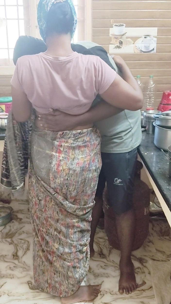 Thesana: House Wife Fucks the Gas Cylinder Delivery Boy