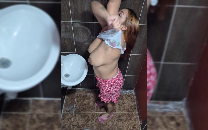 Pikaa6: Pokazuje mi swój dom, a następnie chowam się w łazience i...