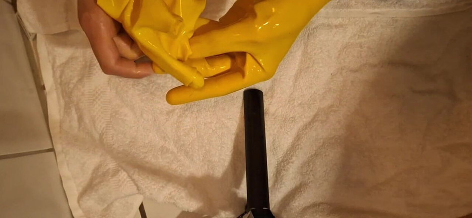 Dreamofevolution: Latex Gloves