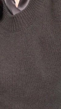 Mama vitregă într-un pulover Cashmere, pulover Love, spermă pe pulover cu vedere la persoana 1, doamna Victoria Valente