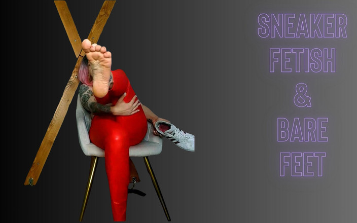 Lady_Angela: Леді Анжела, польська мова, смердючий кросівок, фетиш, червоні латексні легінси, голі ноги мамки dominatrix