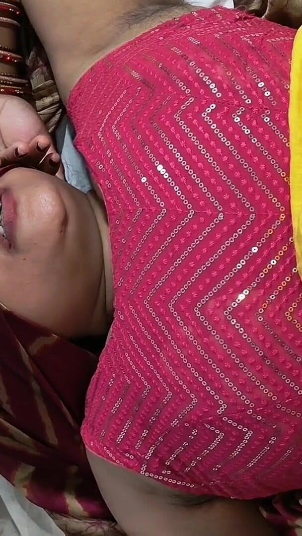 Happyhome: Raat Me Apni Sundar Jawaan Chachi Ko Pataa Ki Unki...