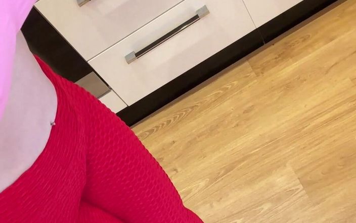 Sophie James: Ring My Bell - Moje chlupatá kundička vysává tvé koule!