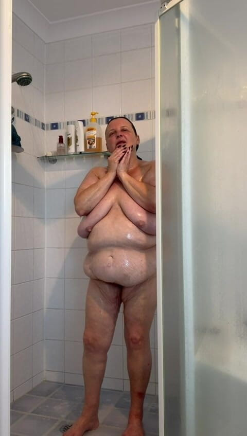 WeAreFukBunnies: 看我清洁我张开的屄洞