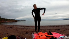 UKCuteGirl: Geschnallt, enge und schwebende frei - sexy Wetsuit Lebensjacke-test