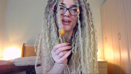 BadAssBitch: Lollipop дражнить і принижує