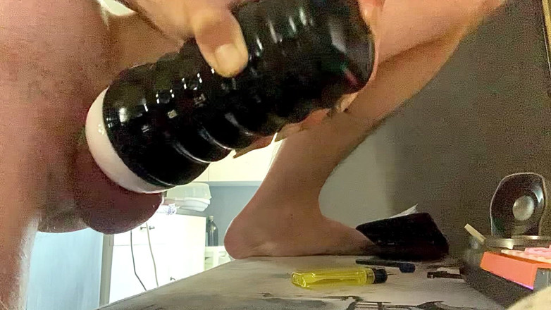Curvedandcut: Fleshlight Primo piano