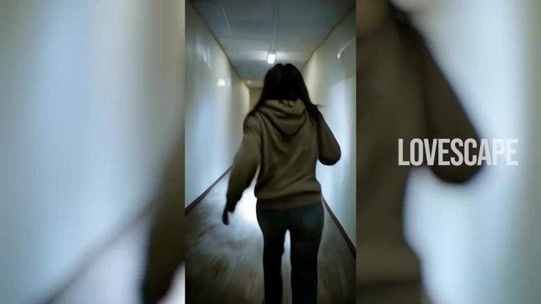 Lovescape: Scary Zákusové kotě jezdí na uvězněného chlapa