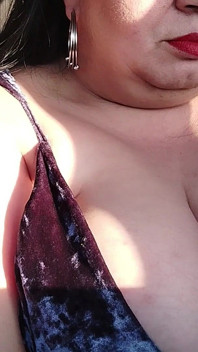Mature BBW MILF Traveling, Fans in Slow Motion