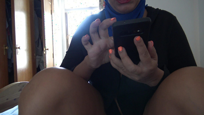 Souzan Halabi: Pantat bahenol cewek arab yang lagi sange ini lagi asik...