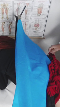 Il Ginecologo Pervertito Non Ha Resistito Ed È Entrato Nella Figa Della Paziente!