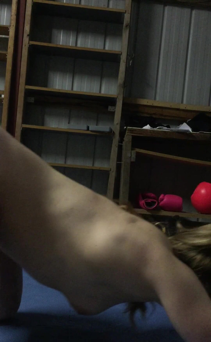 Michellexm: 哑铃裸体锻炼