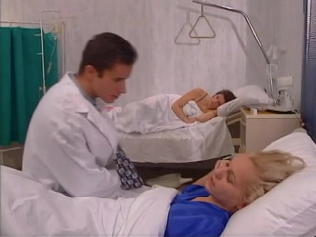 Magmafilm: Sexo no hospital com o médico e segundo paciente assiste