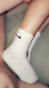 Footjob i Long Socks och Cums on Socks