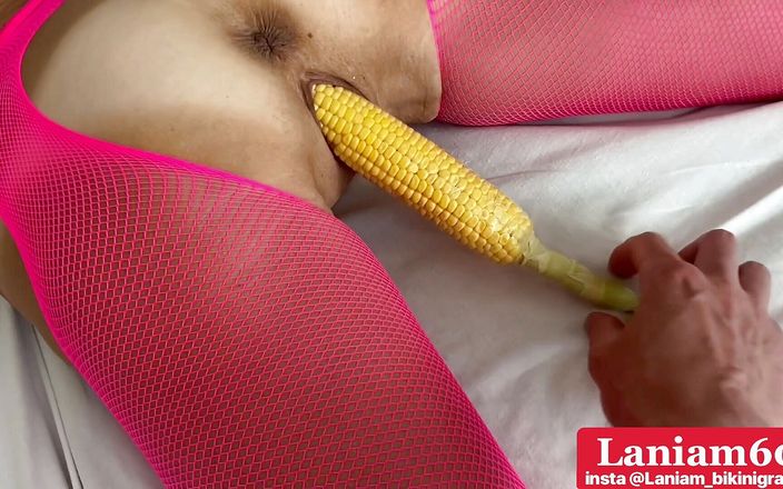 Milf cinema: Abuela estirando mojado coño apretado con maíz pepino grande