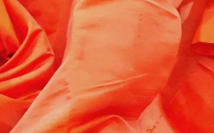 Satin And Silky: Satin Silk Handjob Porr - Satin silkeslen orange kostym gnugga på...