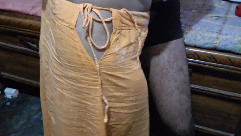Busty Banuu: Marido indio folló a su esposa india en estilo perrito...