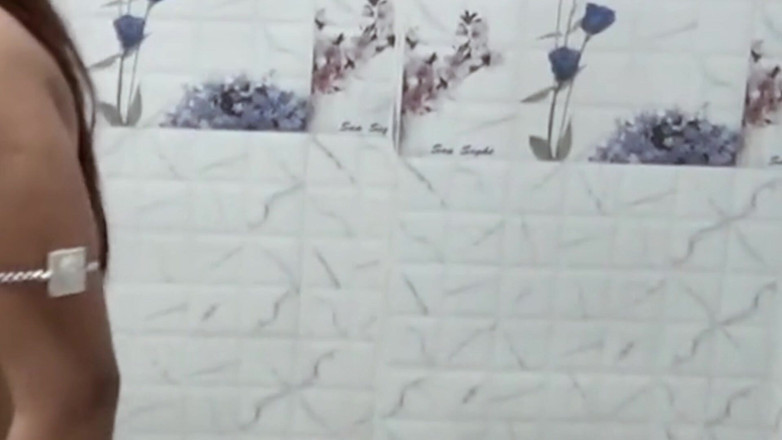 Baby Tina: Sesso bollente con Tina Nandi