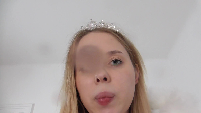 Solo Austria: Tall Princess Kelly Spit in Your Face and Mouth