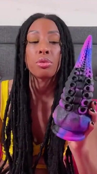 Los 5 juguetes sexuales favoritos de Pink Foxx
