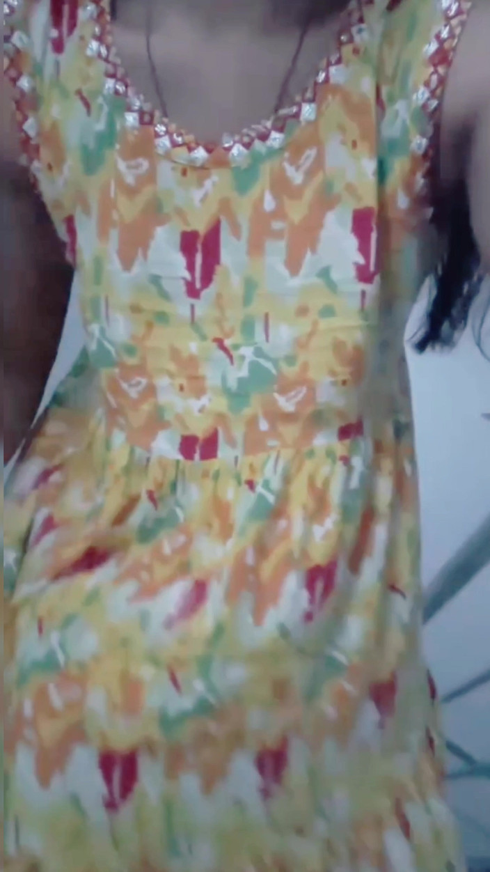 Hot Nisha bhabhi: 自乳とマンコとの屋外セックス。
