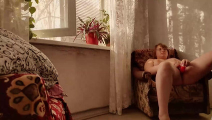 SchoolPrincess: Je nudné být sám, ale existuje vibrátor