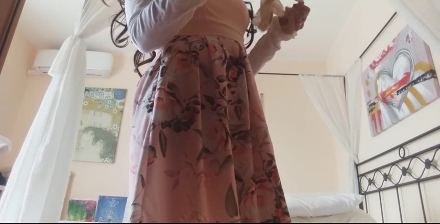 savannahamatoriale: Mama vitregă știe ce vrea... Esti tânăr și excitat. Te pot ajuta...