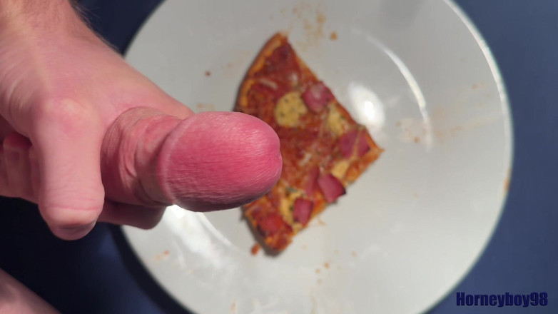 Horneyboy98: Твинк брызгает на его пиццу