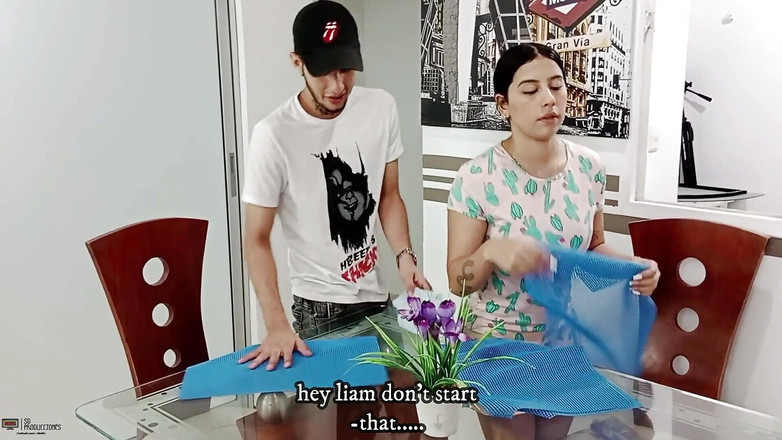 Vayolet: Сексуальная сводная сестра с большой попкой обожает большой хуй своего сводного брата внутри ее киски - порно на испанском