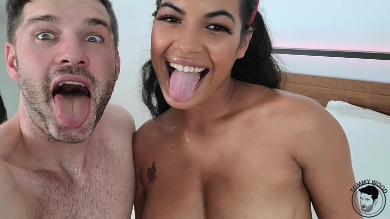 Tommy Wood XXX: Sex de Crăciun cu vedeta negresă sexy Maya