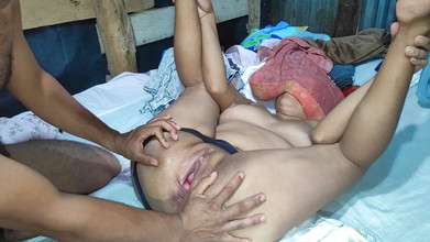 Marys: Tutup mukanya dan buka pantat cantik adik tiri saya yang...