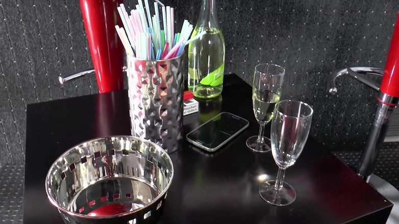 DEUTSCHLAN PORNO XXX: Alman evde sikiş - gırtlağına kadar sakso ham sikişe dönüşüyor!