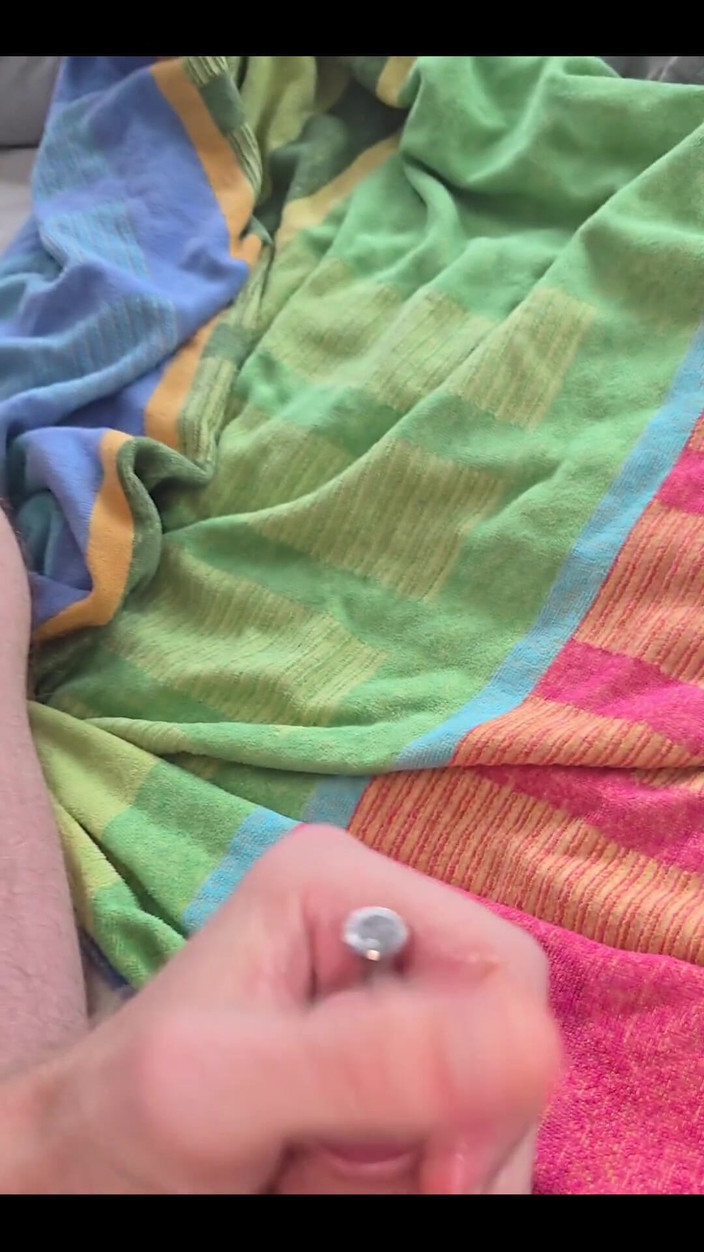 The Max Powers: Tante seksi ini lagi asik muasin lubangnya pakai butt plug...