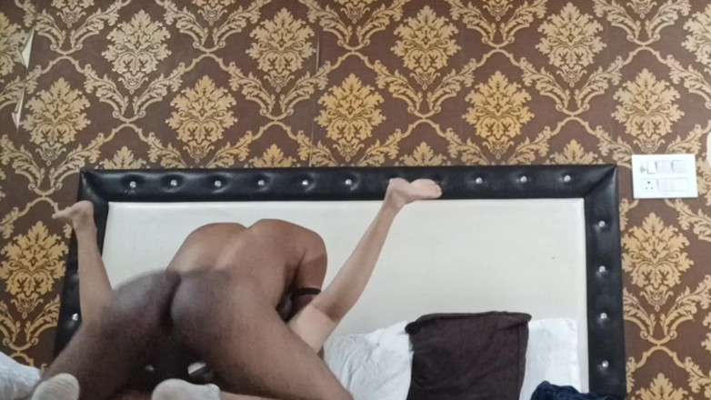 Manguru: India, ko hotel me choda
