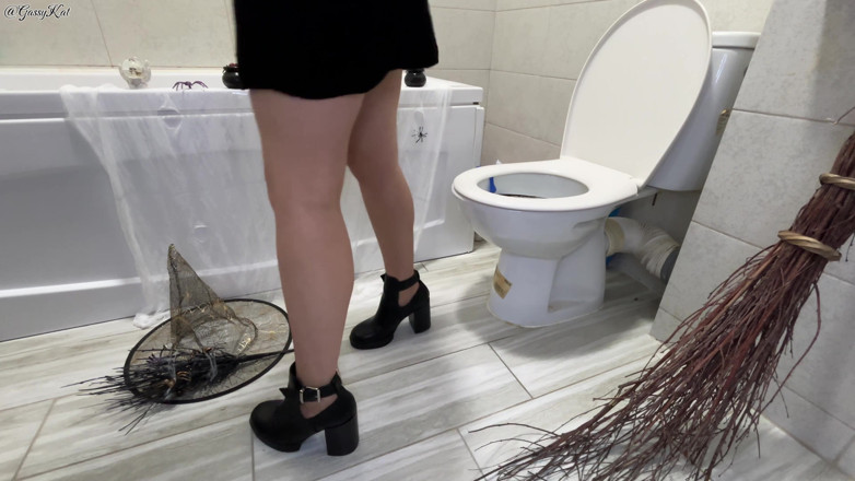 GassyKat: Queen Fart Throne: Adams Spooky Toilet