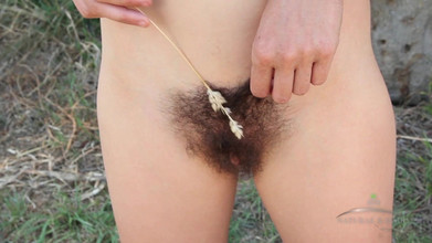 ATK Hairy: ローは自己紹介をし、可愛い毛むくじゃらの体を内側も外側も披露します