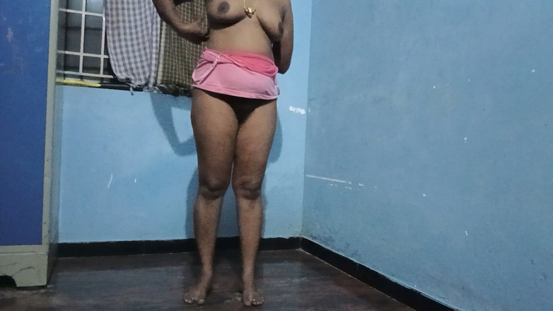 Hot Tamil Couple: Saranya, ma femme sexy, s’amuse avec son mari.