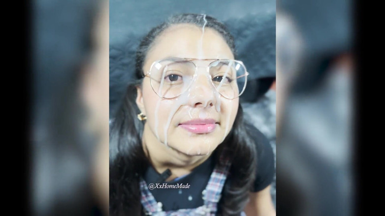 XxHomeMade: Sperma op haar gezicht - latina amateurmeisje