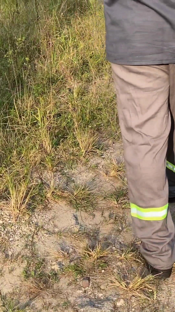 SEX GAY AMATEUR: Stavební dělník šuká chlapce na stavbě