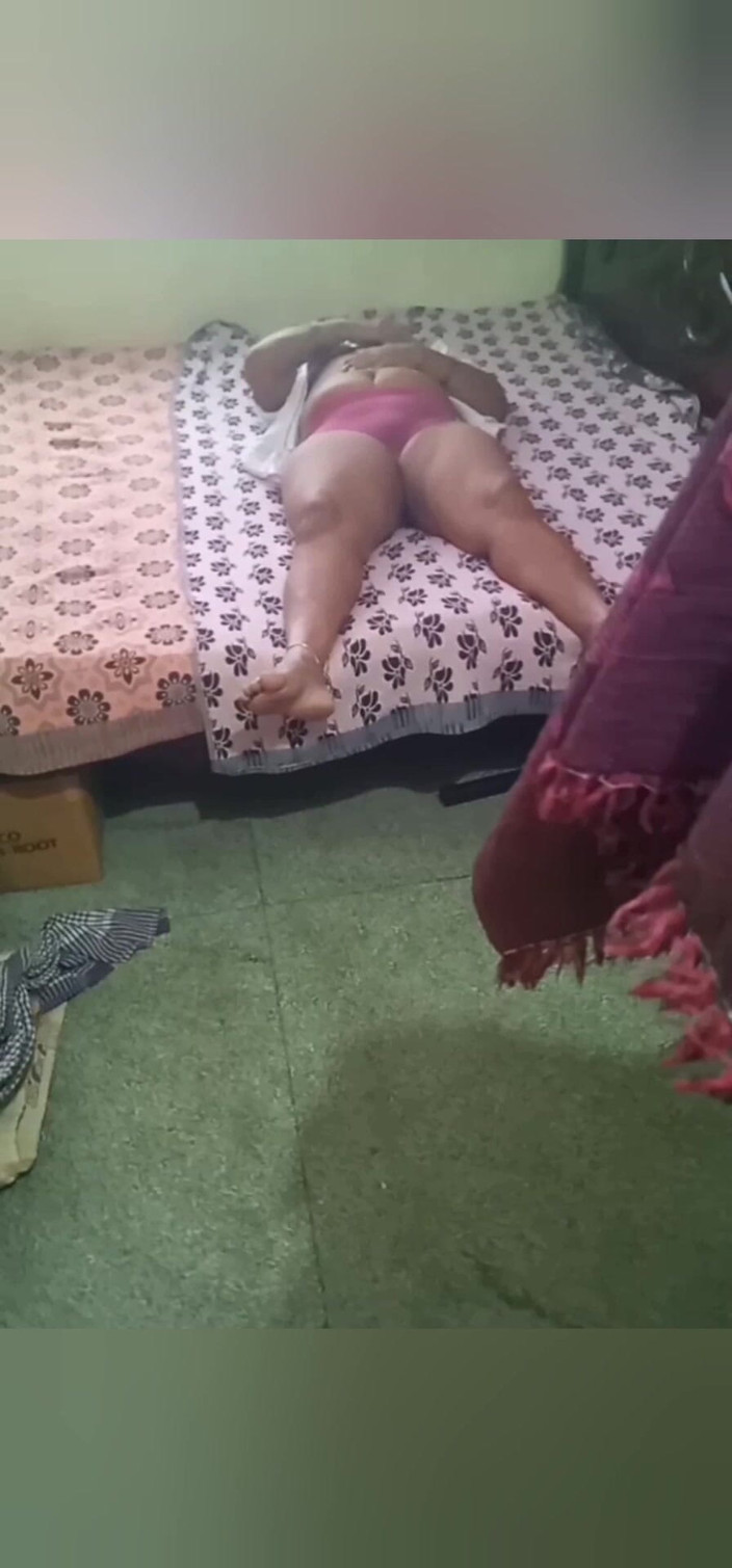 Pickup maami: Cowok pengantar barang ini mengancam pelanggannya