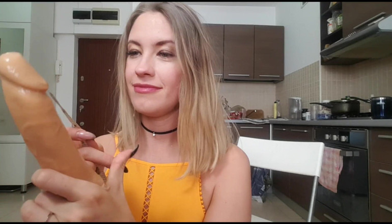 Erotic Tanya: Teen does deepthroating challenge