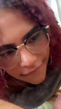 Ela tinha um sonho de dar boquete desleixado para mim - sexy ruiva mostra boquete quente e hardcore e garganta profunda em POV