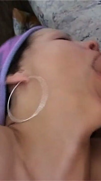 Nenasytná Nymphos bere každého ptáka v ložnici (celý porno film)