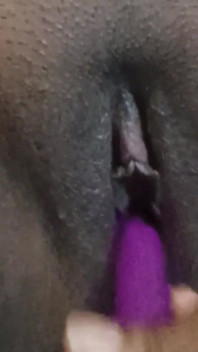 手淫时被抓到的女孩