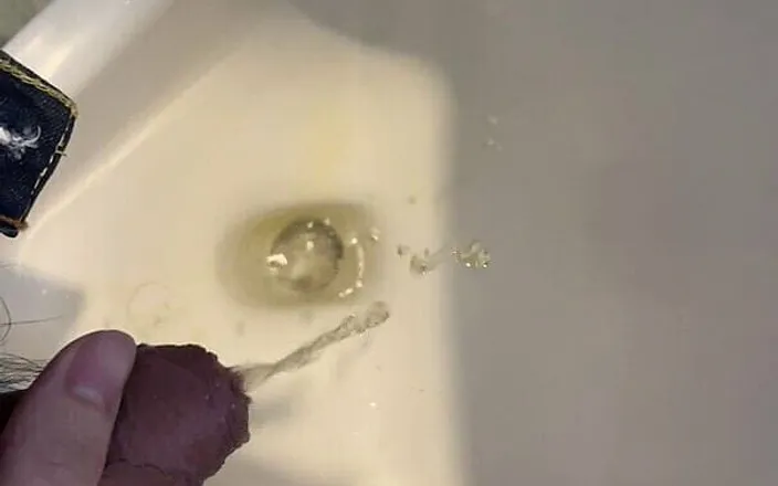 ray37096: Pee with Masturbation and Cumshot in Urinal