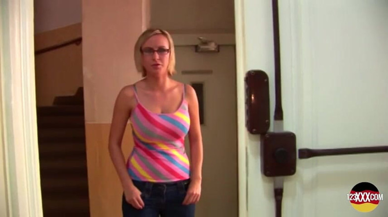 123XXX - 100% Amateurs: สาวผมบลอนด์ MILF Rachel Boost เย็ดมุม POV