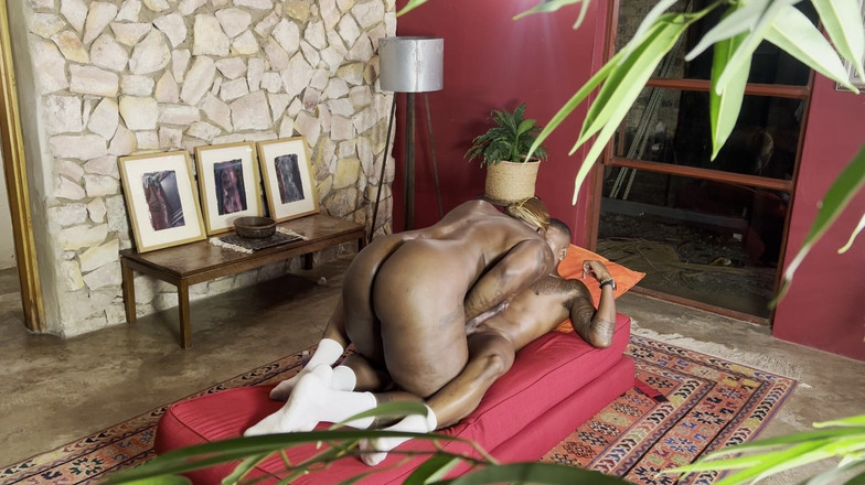 DADDYBLACKXXX: बड़े कूल्हों वाले डैडी ब्लैक फ्लिप 10 के साथ चुदाई करते हैं" अफ्रीकी Mangigo