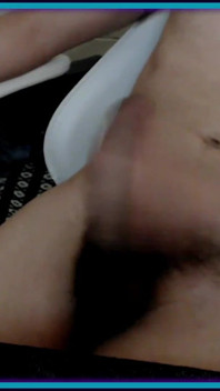 Gamer Slim masturbându-se pe scaunul care ejaculează - 14 minute doar bărbați