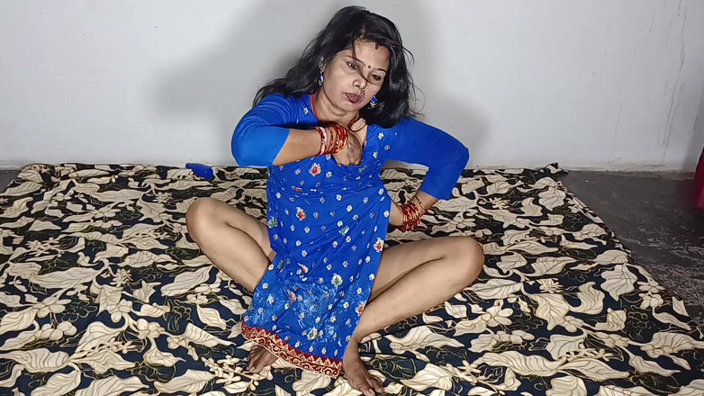 Desi Bhabhi Neha: Indiana madrasta presa com enteado maduro em uma cama no...